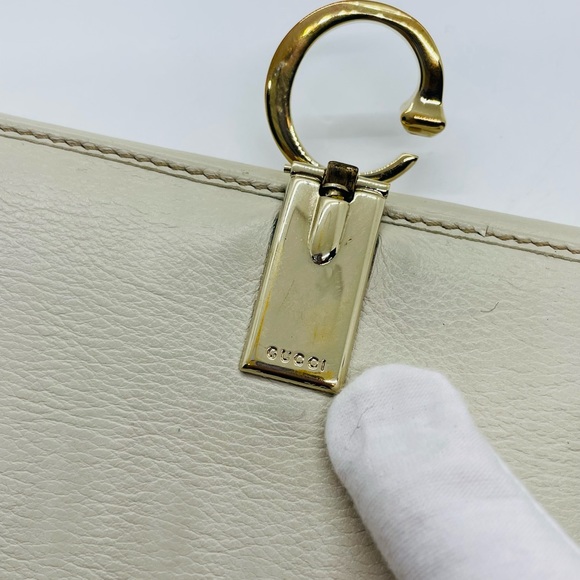 Gucci Beige and Brown Monogram Wallet - Picture 2 of 15